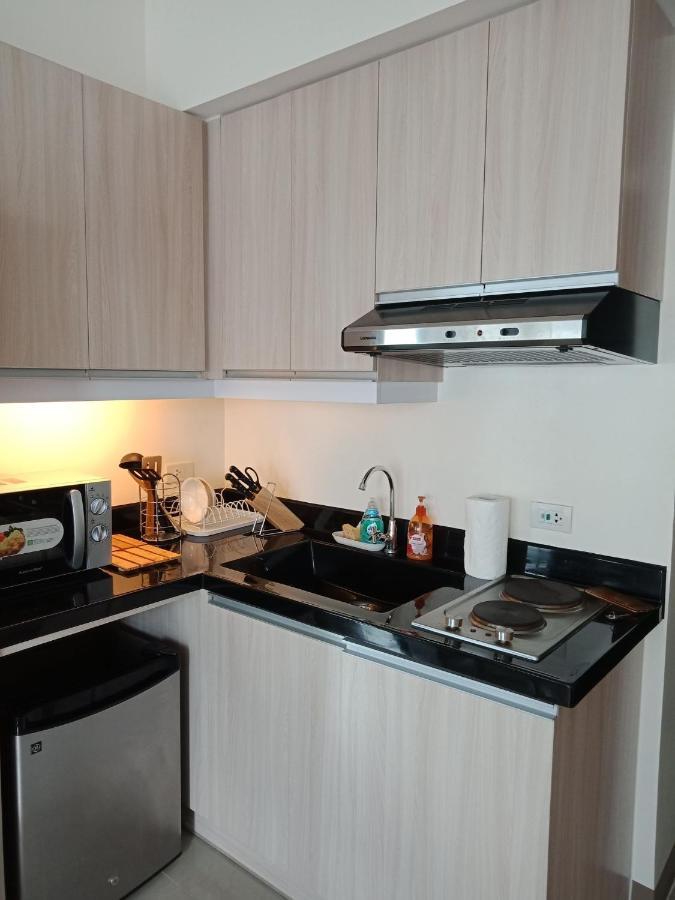 Mabolo Garden Flat A6 With Free Rooftop Pool Cebu Exterior foto