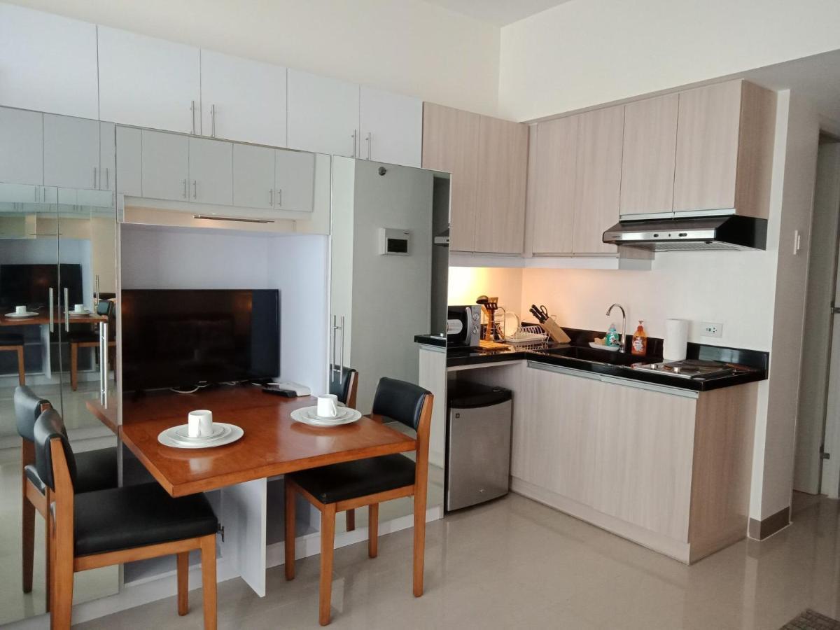 Mabolo Garden Flat A6 With Free Rooftop Pool Cebu Exterior foto